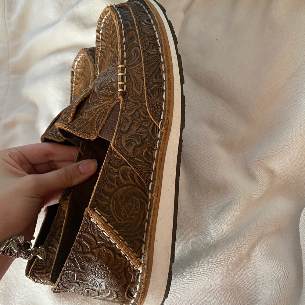 Ariat cruisers